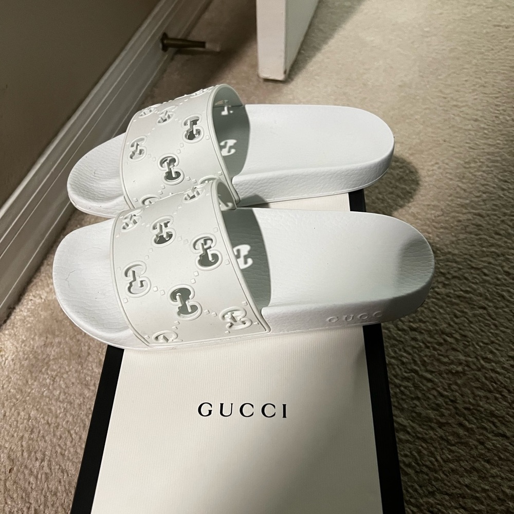Gucci slides (size 37 euro) around 6/7 women’s
